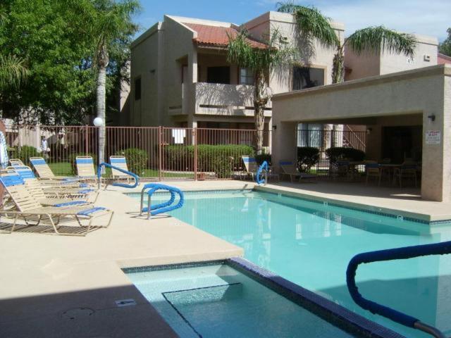 Apartment Heated Community Pool-quiet Community-top Flr Unit